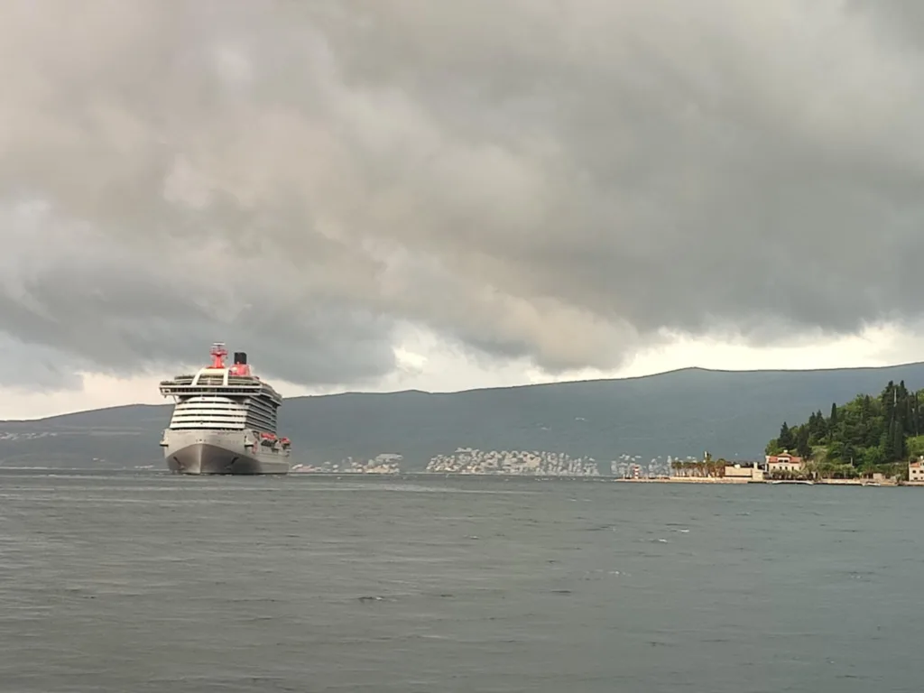 U Kotoru danas jedan kruzer