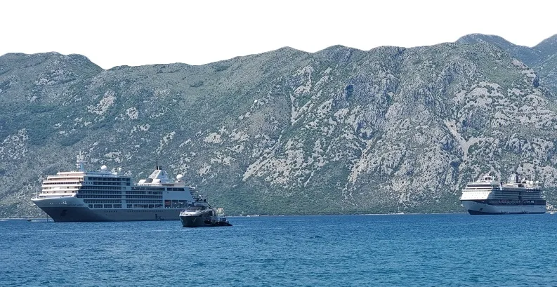 Dva kruzera u Kotoru