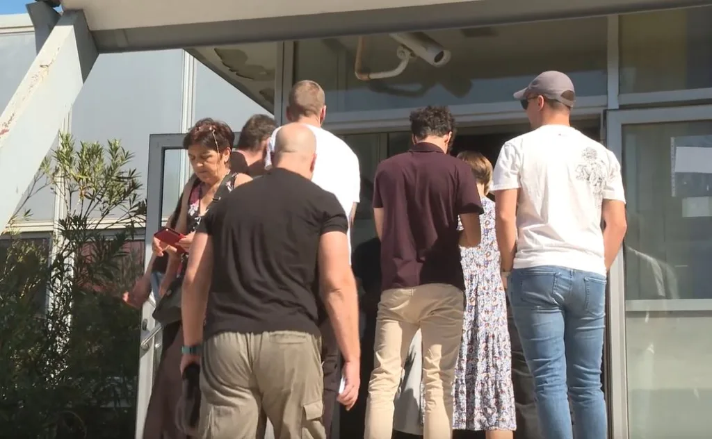 (VIDEO) Rok za zamjenu ličnih karata ističe 30. septembra: Građani nezadovoljni zbog gužve, iz MUP-a podsjećaju na zakonske obaveze i kazne