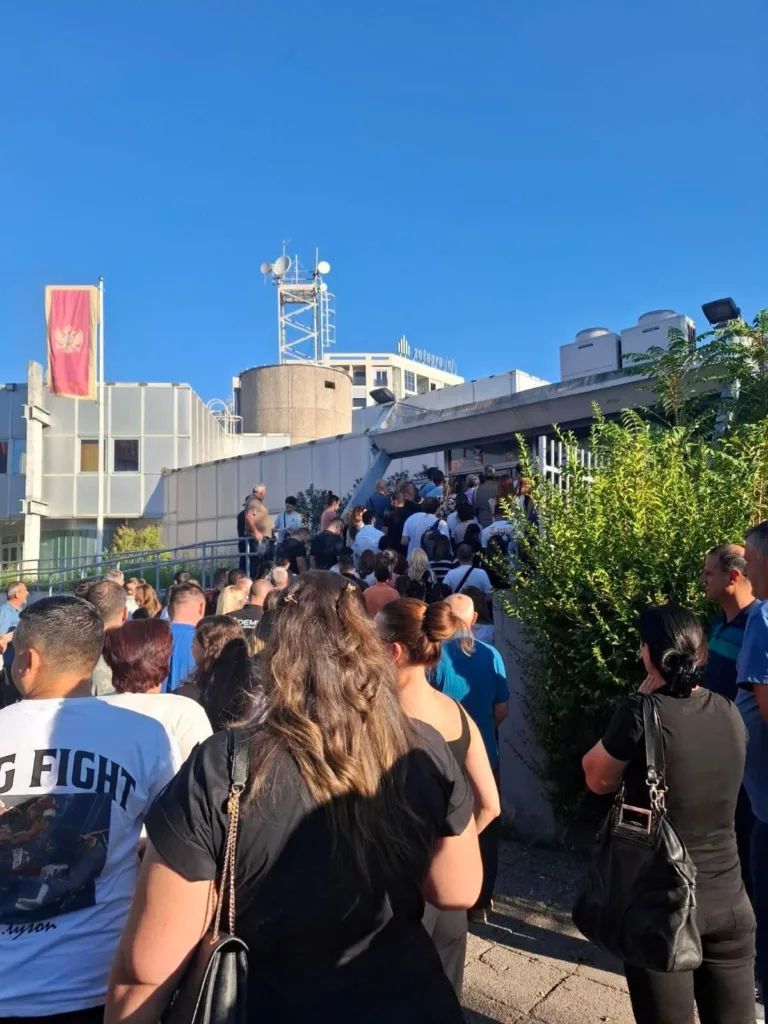 Gužve u “Limenci”: Ističe rok za zamjenu starih ličnih karata