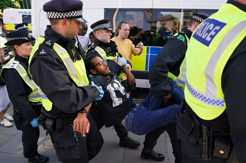 U Londonu uhapšeno više od 365 ljudi na protestu za zabranjenu propalestinsku grupu