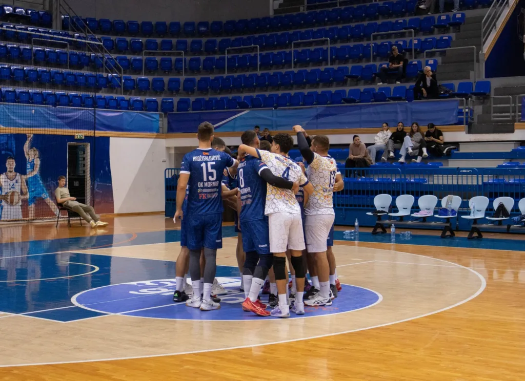 Mornar rutinski do polufinala Kupa