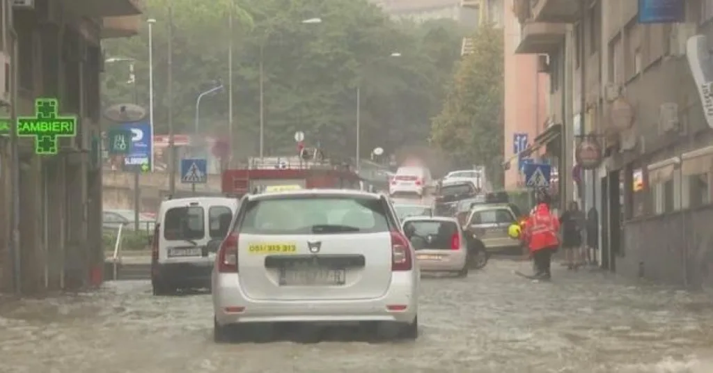 Rijeka pod vodom, ulice poplavljene