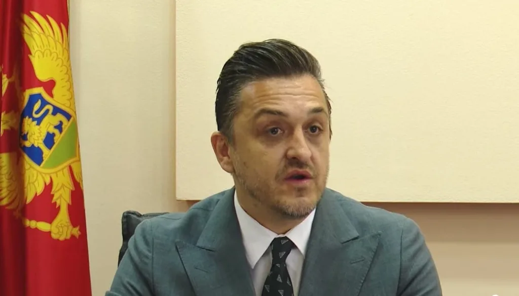 Ministarstvo finansija: Diploma ministra Vukovića je potpuno zakonita – lažne optužbe u službi političke diskreditacije