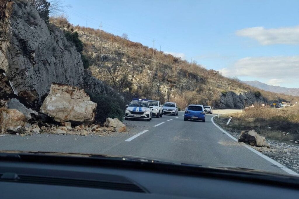 Veliki odron na putu Danilovgrad-Nikšić