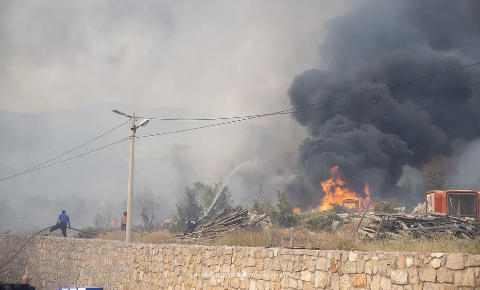Policija čuva kritične tačke, dronovi snimaju, stiže pomoć iz regiona i evropskih zemalja