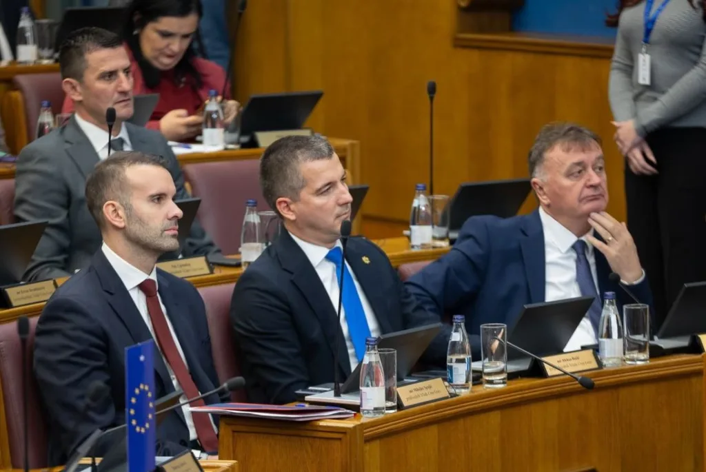 Spajić: Novim zakonom stranci će morati da zapošljavaju naše državljane, uvode se elektronske vize