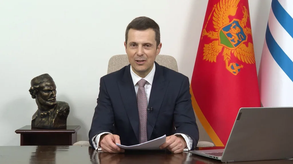 Vanja Đurišić uputio javno izvinjenje gradonačelniku Mujoviću: „Moje riječi nisu bile pravedne prema Vama lično“