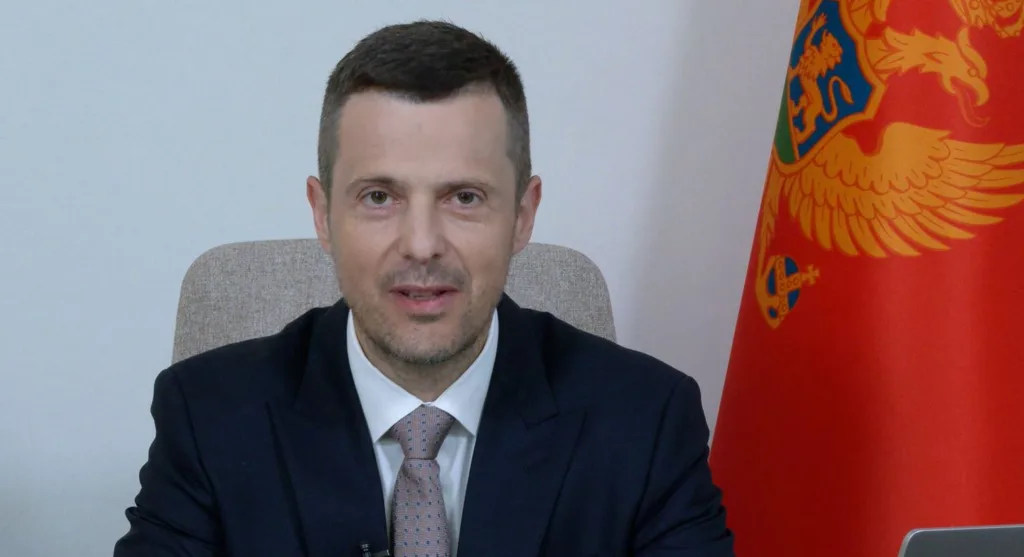 Mujović: Dragi đaci, srećno