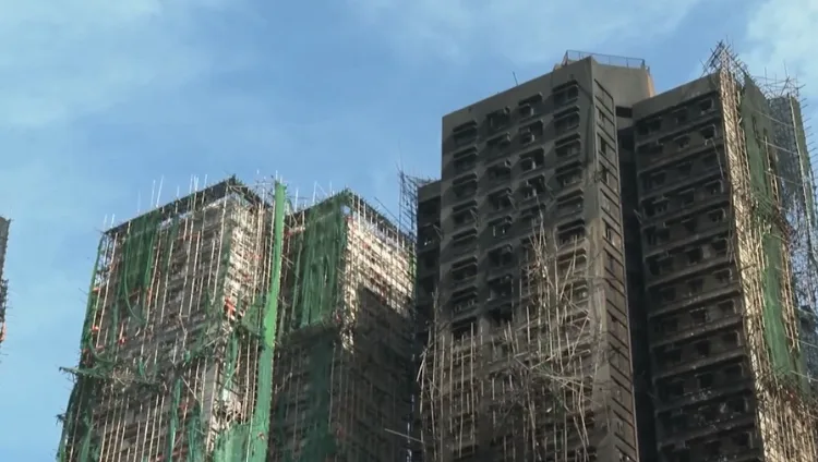 Broj žrtava u Hong Kongu naglo skočio na 128, stiropor ubrzao širenje vatre