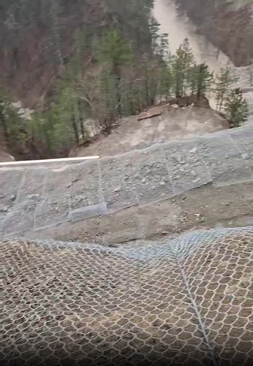 Kiša pokrenula klizište na Sokolovini, put neprohodan