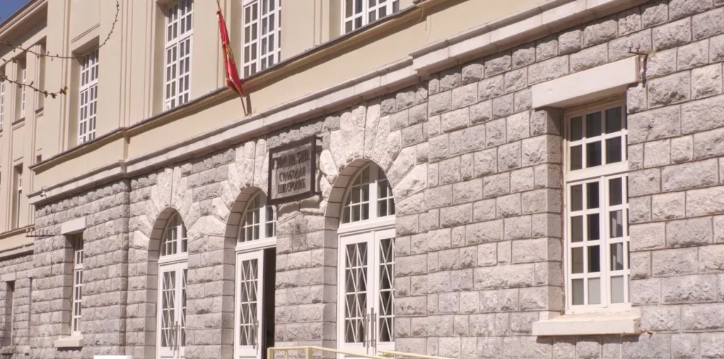 Gimnazije u Podgorici i Danilovgradu evakuisane zbog dojava o navodno postavljenoj bombi