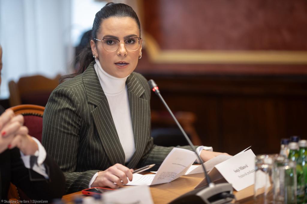 Popović: Smiješni napori Čarapića da nanese štetu DPS-u