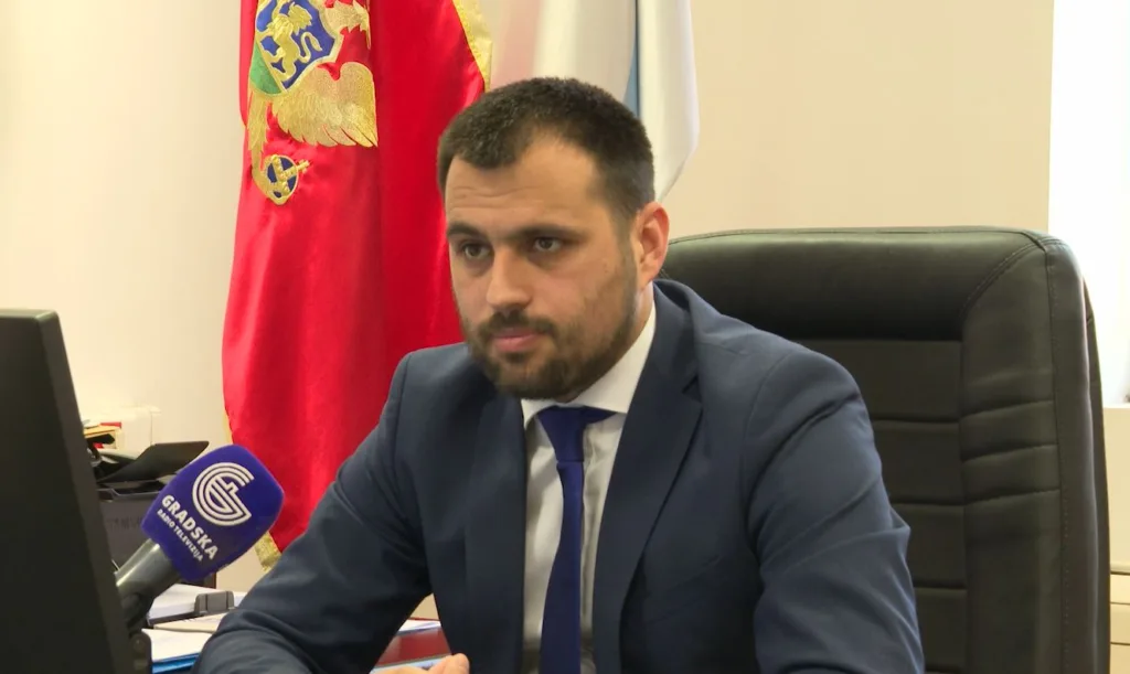 Vešović: Zatvarali ste i prebijali, a sada glumite progonjenike