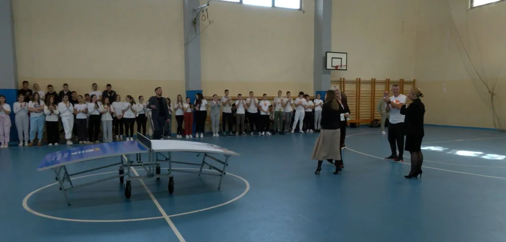 (VIDEO) Više podgoričkih srednjih škola dobilo stolove za tekbol, vrijednost donacija 18 hiljada eura