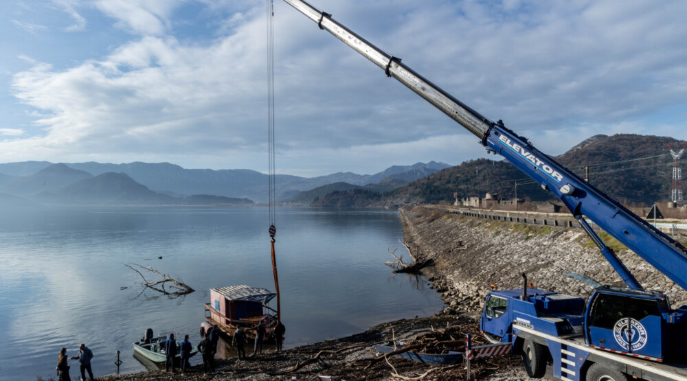 Uklonjen prvi nelegalni plutajući objekat iz NP Skadarsko jezero, akcija se nastavlja i sjutra