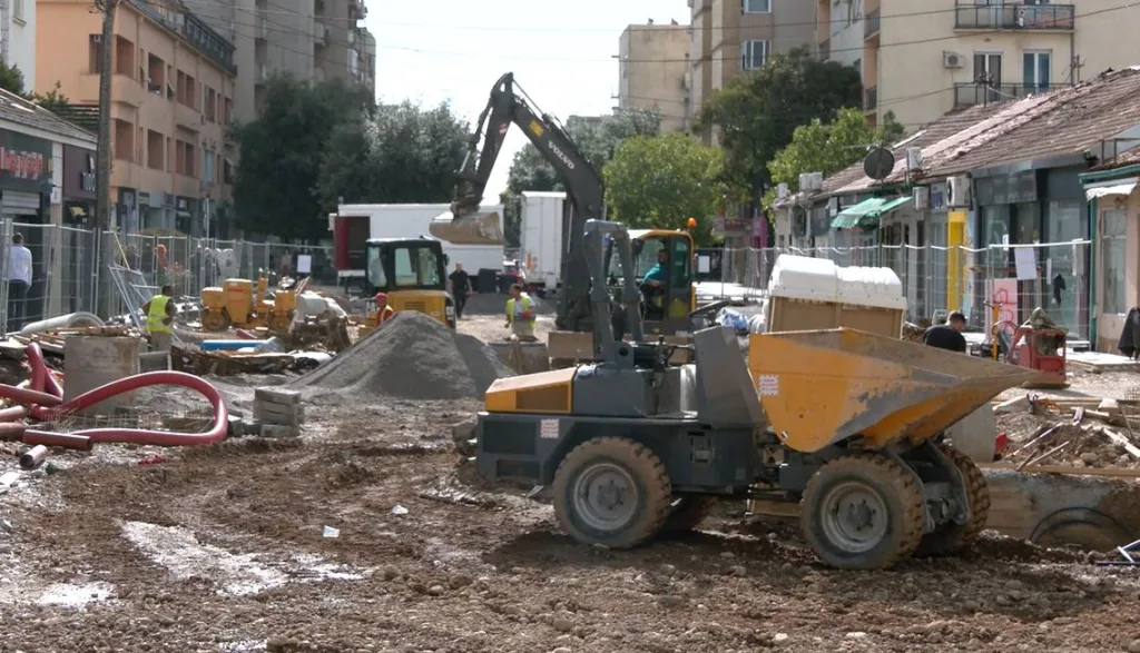 (VIDEO) Radovi u Ulici slobode trajaće do kraja godine, dinamiku usporile instalacije koje nisu upisane u katastar