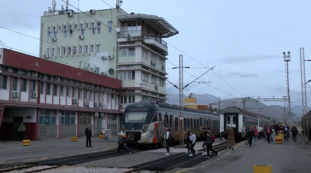 Grupa zaposlenih u ŽICG najavila potpunu obustavu saobraćaja zbog malih zarada