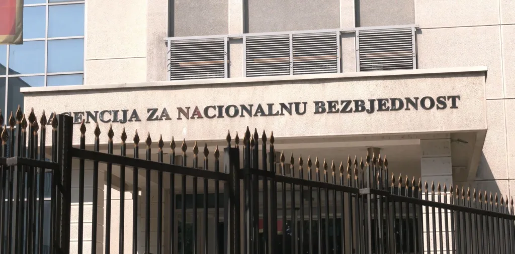 Građani pod mjerama nadzora, institucije bez kontrole