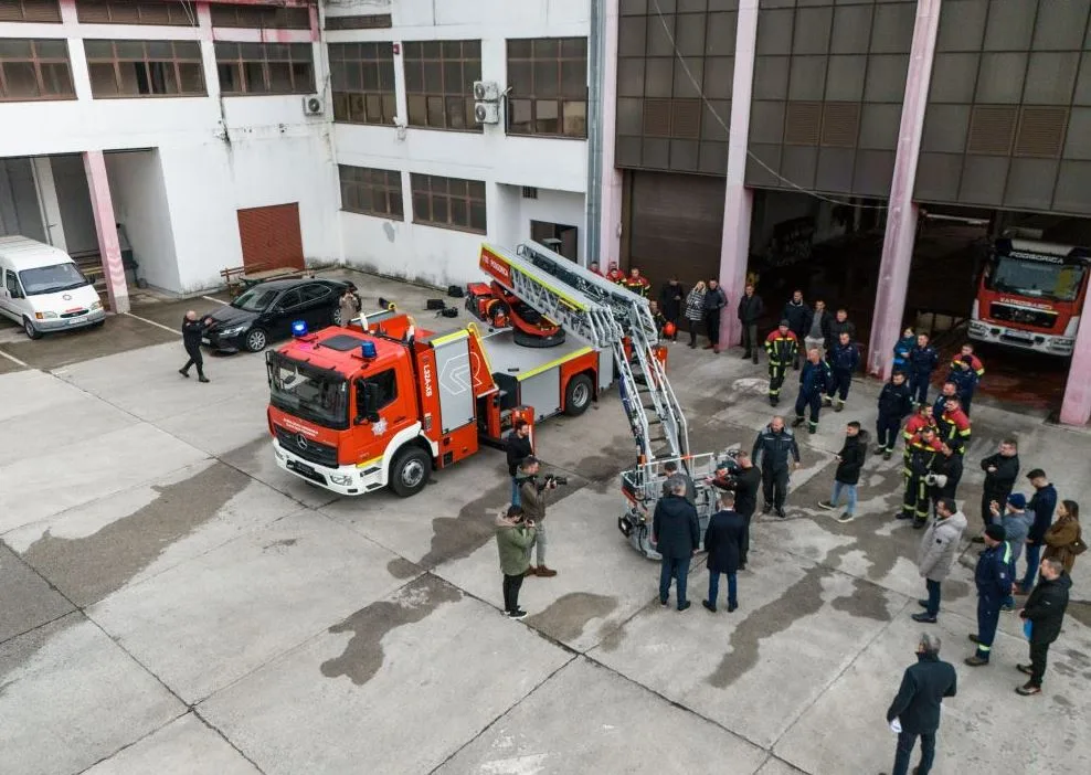 Služba zaštite i spašavanja Glavnog grada dobila novo specijalizovano vozilo – auto-ljestve