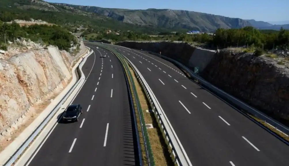 Suvi kolovozi, oprez u zonama gdje se izvode radovi