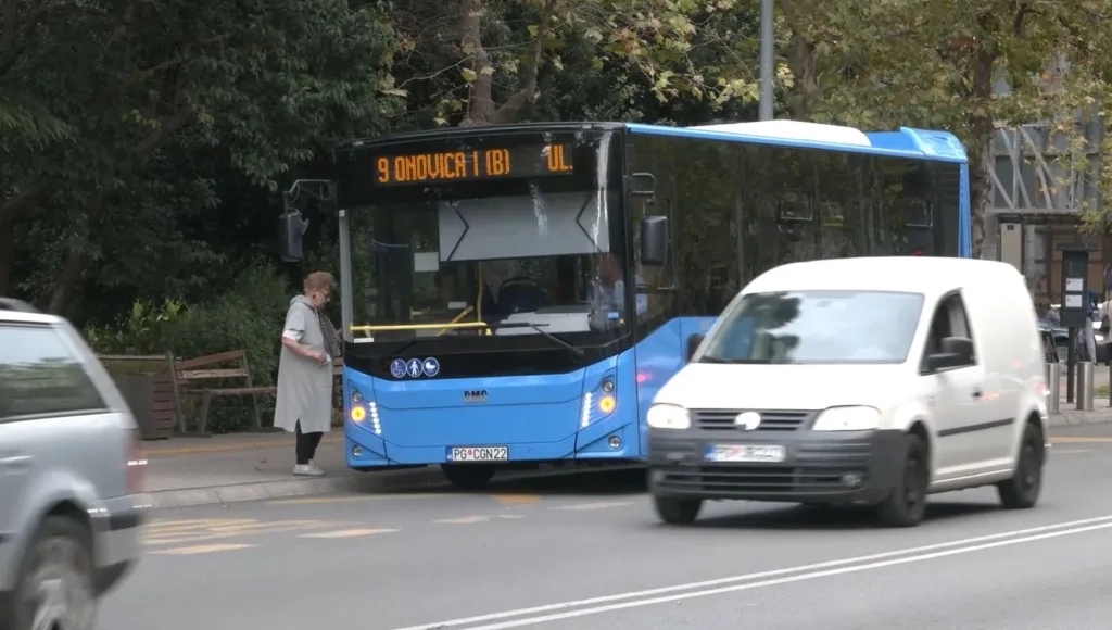 Zečević: Povećan broj korisnika gradskog prevoza za 100 hiljada, do kraja mjeseca 11 novih autobusa za prigradska naselja