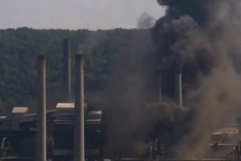 Strašna eksplozija u čeličani u SAD-u: Desetine osoba zarobljene pod ruševinama, objavljeni snimci
