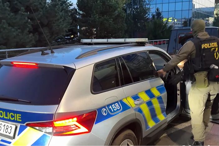 Opsadno stanje u Pragu: Policija i vojska blokiraju aerodrom zbog prijetnje dronovima