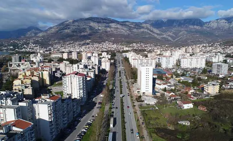 Bar: Uhapšen vozač koji je preticao kolonu vozila i bježao policiji, pregledom pronađeno preko dva kilograma marihuane