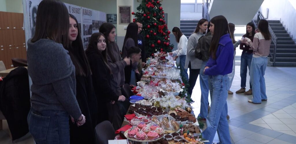 (VIDEO) Humanitarni novogodišnji bazar Ekonomske škole: Uljepšali praznike djeci sa smetnjama u razvoju