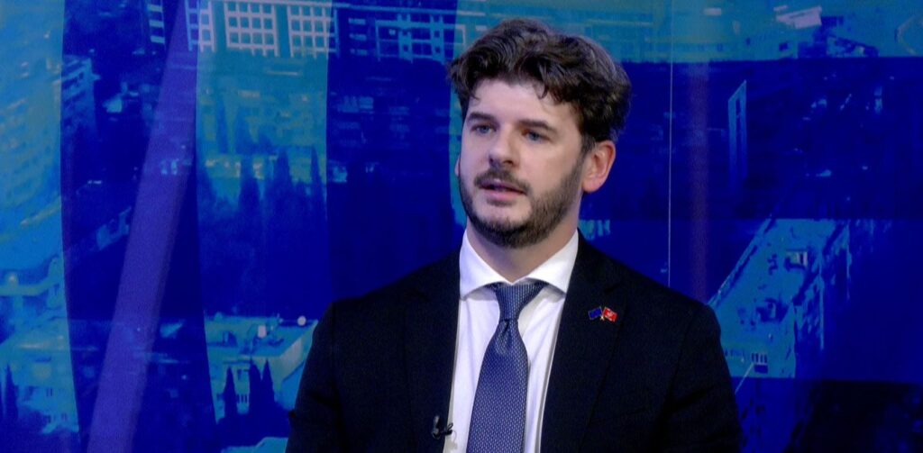 Čarapić: Dok se jedni bore za državni interes, drugi se bore da sakriju izvore luksuza