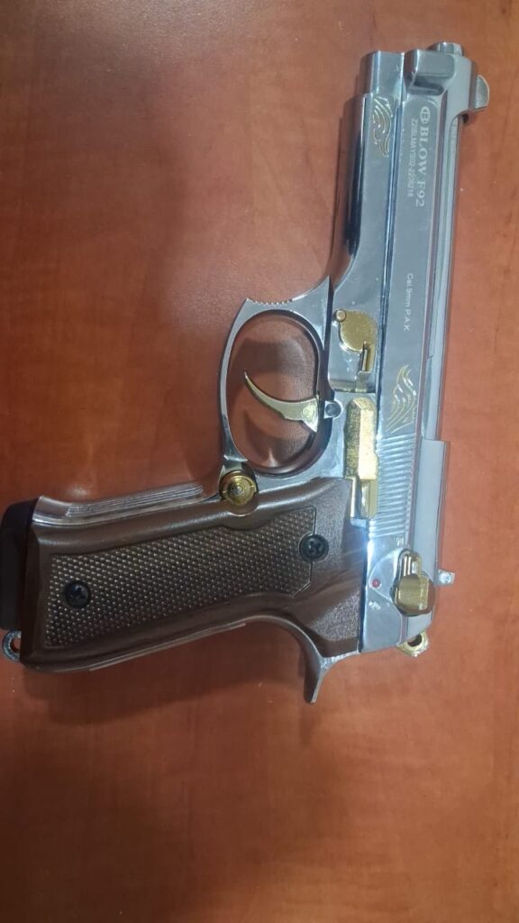 UP: Uhapšen strani državljanin, u ugostiteljskom objektu uznemiravao vlasnika dok je kod sebe držao startni pištolj