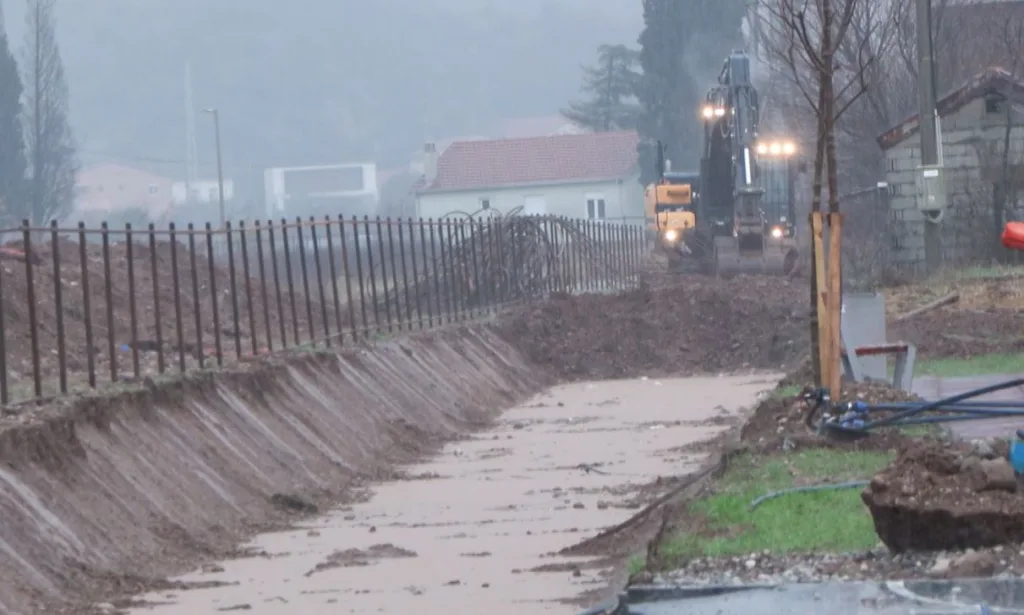 (VIDEO) Intenzivno čišćenje kanala Mareza nastavljeno i danas