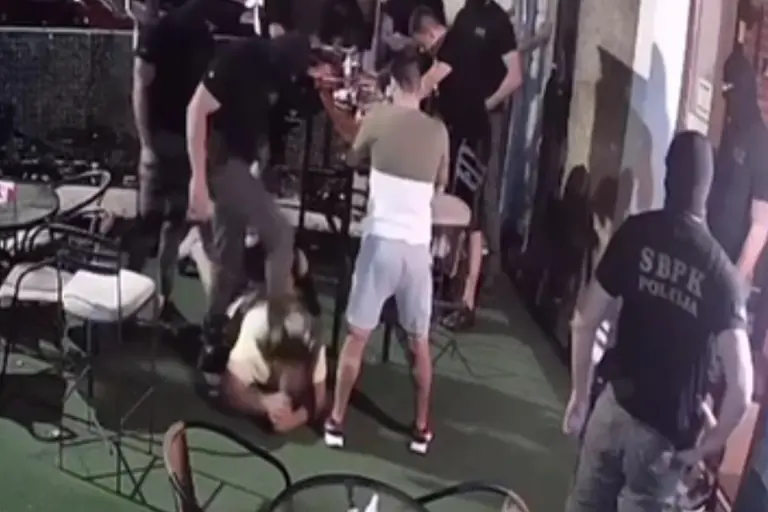 Presudom Osnovnog suda policajac Vuk Vuković će platiti odštetu od 1.100 eura Cetinjaninu Roganoviću