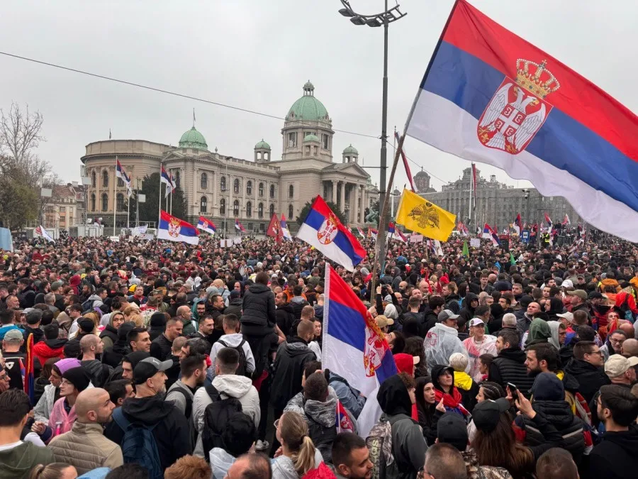 Hiljade Beograđana dočekale studente iz Novog Pazara koji pješače do Novog Sada