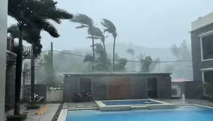 VIDEO Šest osoba poginulo u udarima super tajfuna Ragasa na Filipinima