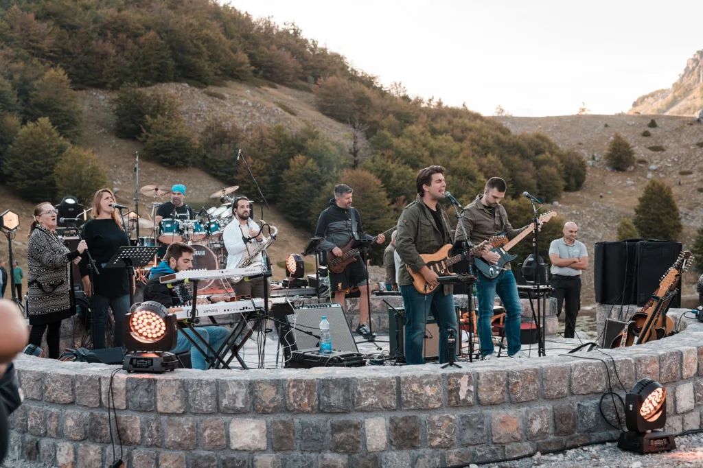 Na Bukumirskom jezeru održan koncert benda Wider Horizons – Montenegrin Pink Floyd Concept