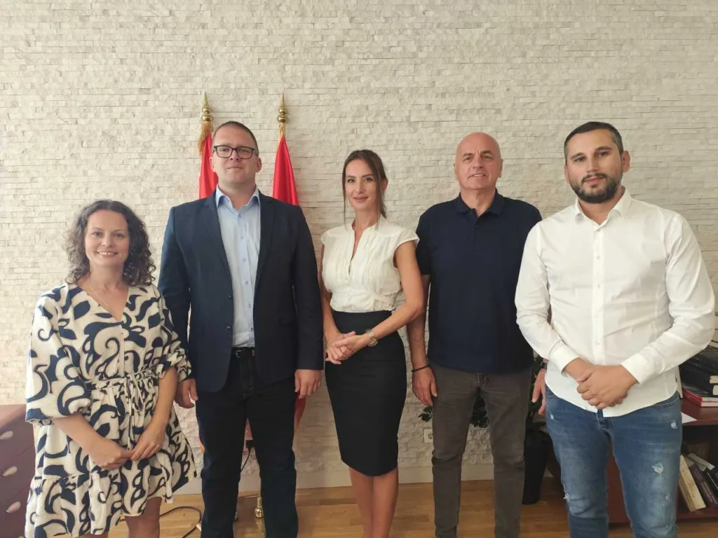 Uprava za državnu imovinu uručila vanbrodski motor NP Skadarsko jezero