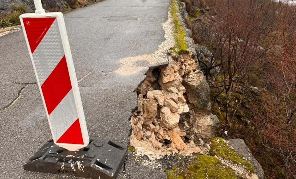 Oštećen put prema Godinju, nadležni najavljuju sanaciju