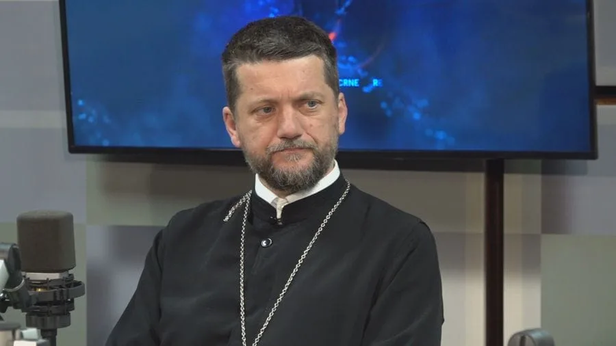 Perović: Neka barem svemir čuje nemir…