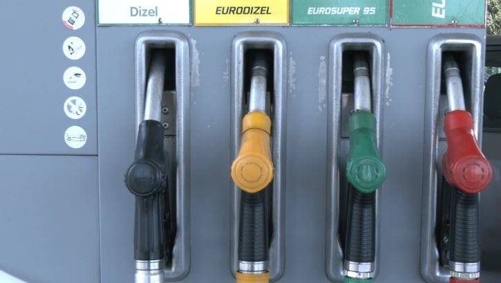 Od ponoći jeftinije gorivo