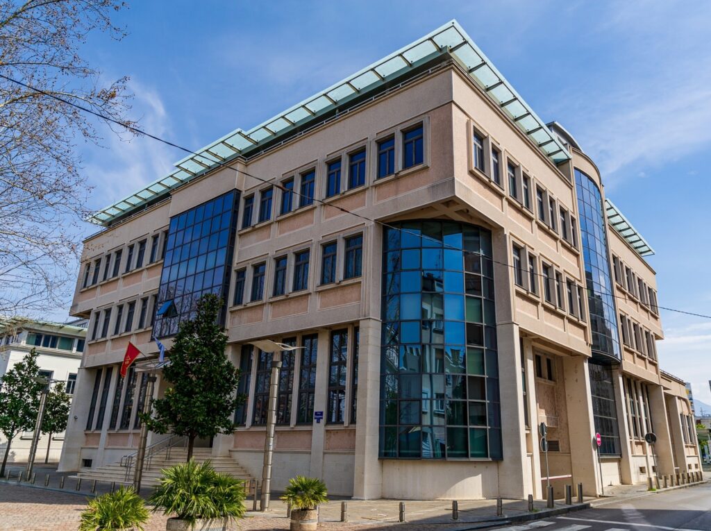 Dobitnici Nagrade “19.decembar” za 2025. godinu glumac Mladen Nelević i NVO Udruženje roditelja djece sa teškoćama u razvoju