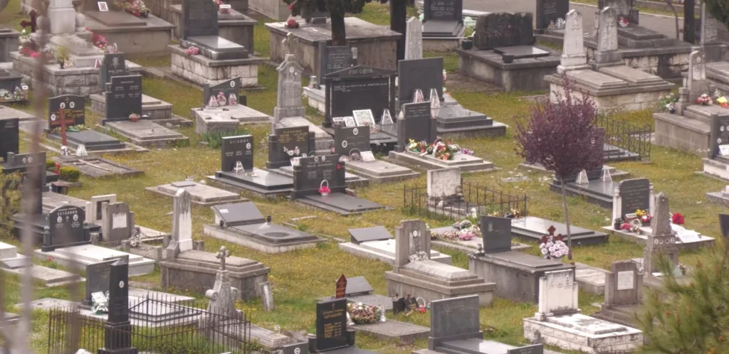 (VIDEO) Dio zaposlenih u “Pogrebnim uslugama” najavio obustavu rada, direktor Vulikić kaže da su zarade povećane i da će još poboljšati uslove