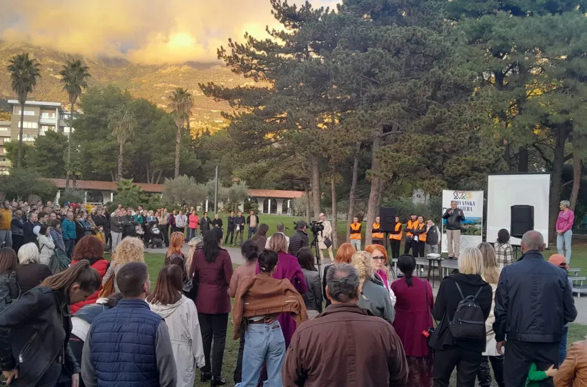 Više stotina građana na protestu protiv restrukturiranja „Budvanske rivijere“