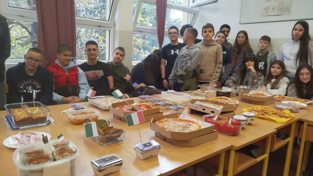 (VIDEO) Pogledajte kako učenici OŠ “Vuk Karadžić” obilježavaju nedjelju italijanske kuhinje