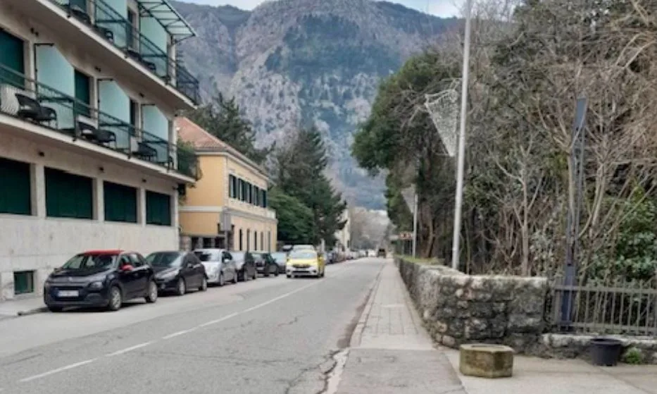 Iz Njegoševe ulice uklonjeno pet nezakonito postavljenih nadzornih kamera
