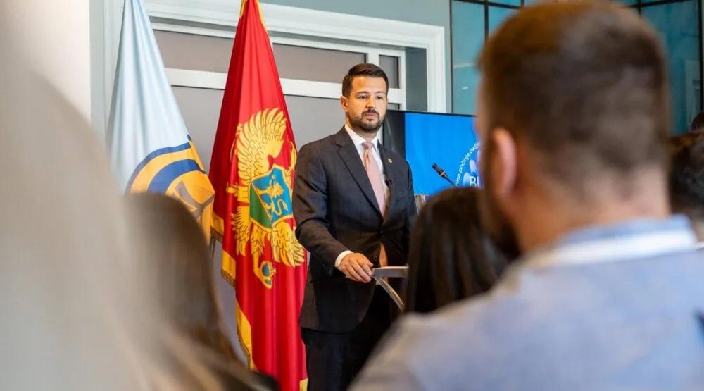 Milatović: Depolitizovati javnu upravu i državna preduzeća