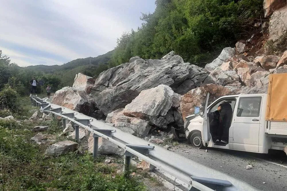(VIDEO) Put Cetinje – Budva zatvoren do daljnjeg