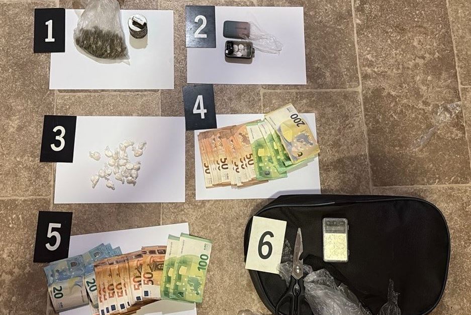 Na primorju pretresi na 12 lokacija: Oduzeta droga, novac, uhapšene dvije osobe