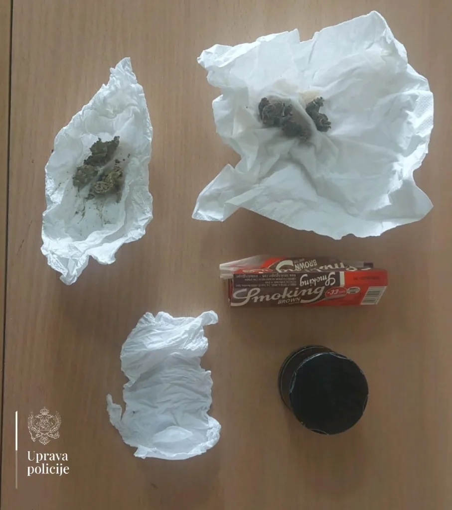 Policija kontrolisala OKG: Tri osobe uhapšene, oduzeto oružje, droga, vozila